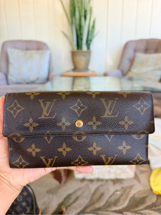 Louis Vuitton Handbags - Louis Vuitton International Monogram Wallet 💝💝💝
